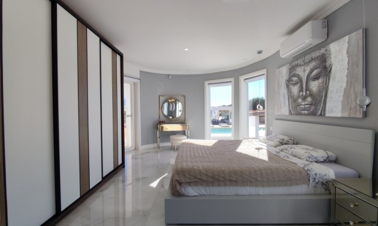 Herverkoop - Villa -
El Mudamiento