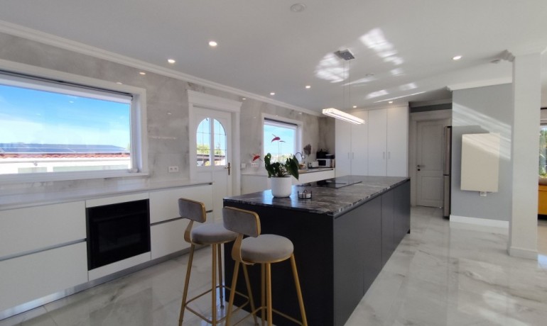 Herverkoop - Villa -
El Mudamiento