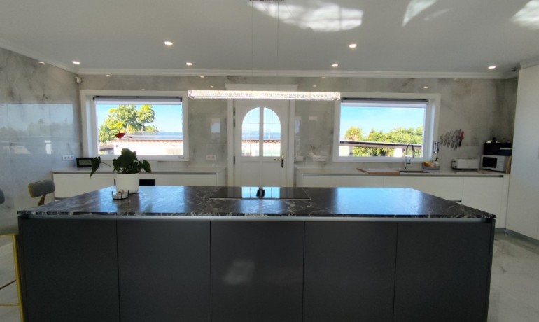 Herverkoop - Villa -
El Mudamiento