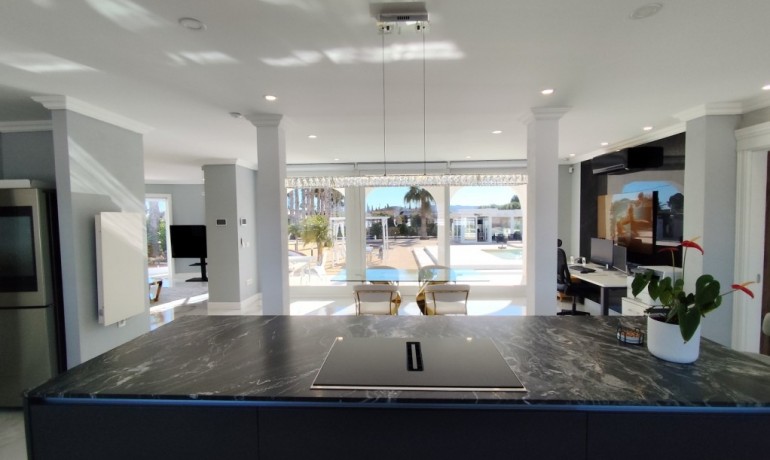 Herverkoop - Villa -
El Mudamiento