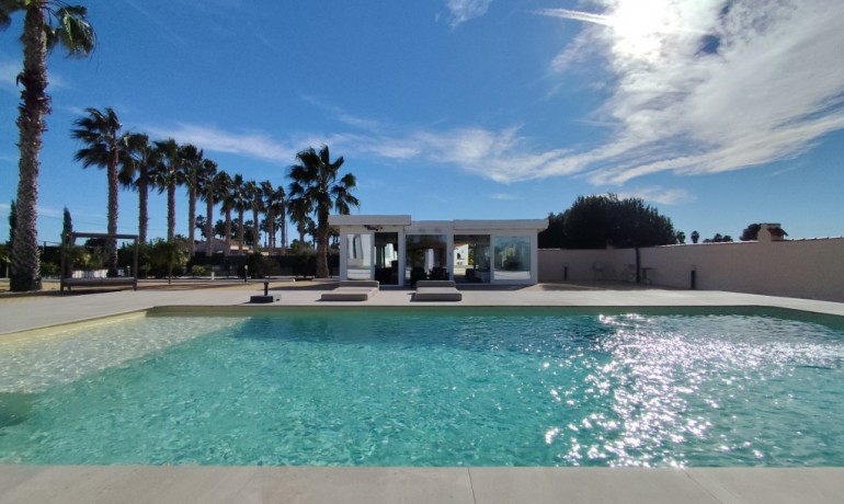 Herverkoop - Villa -
El Mudamiento