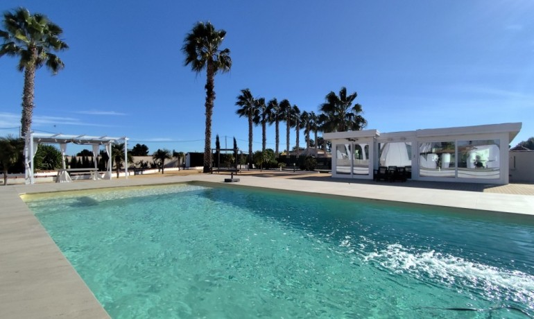 Herverkoop - Villa -
El Mudamiento