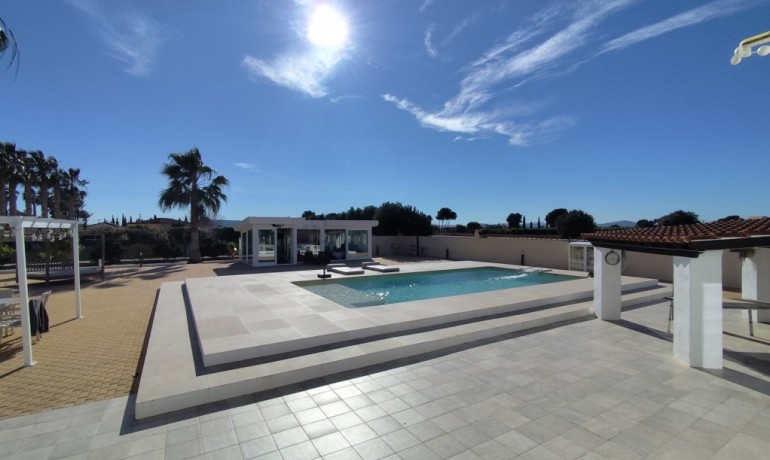 Herverkoop - Villa -
El Mudamiento