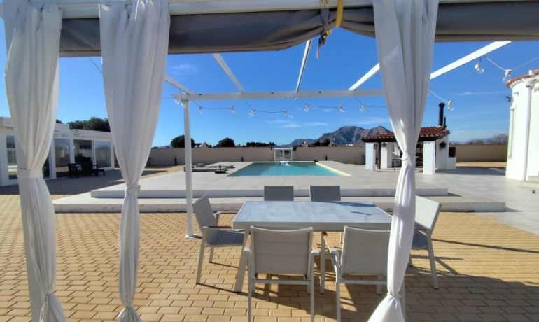 Herverkoop - Villa -
El Mudamiento