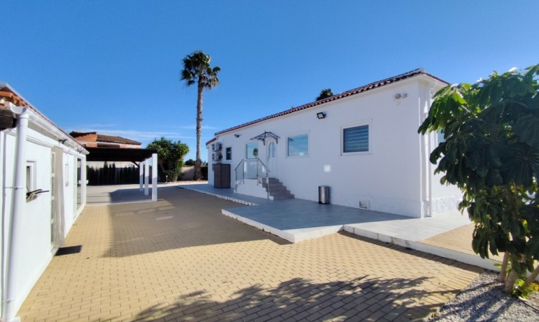 Herverkoop - Villa -
El Mudamiento