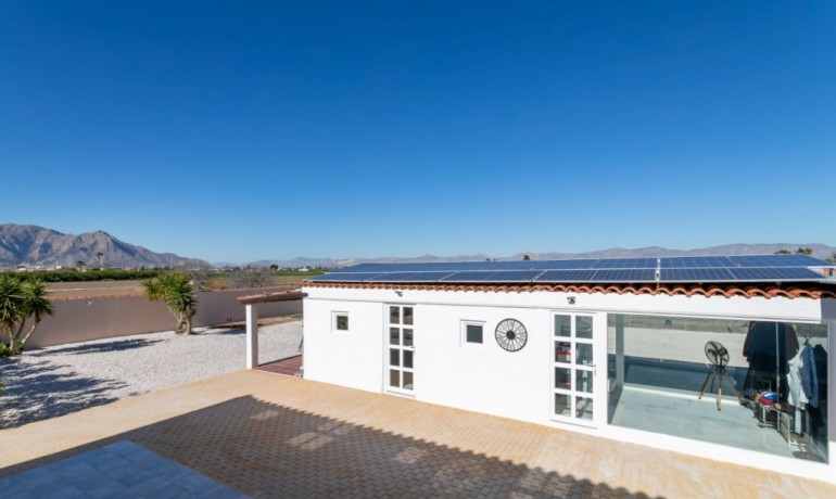 Herverkoop - Villa -
El Mudamiento