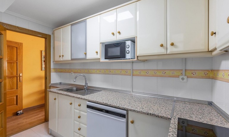 Herverkoop - Appartement / Flat -
Torrevieja* - Estacion de autobuses