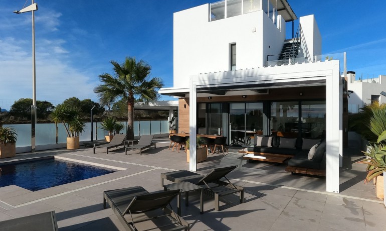 Herverkoop - Villa -
Algorfa - La Finca Golf Resort