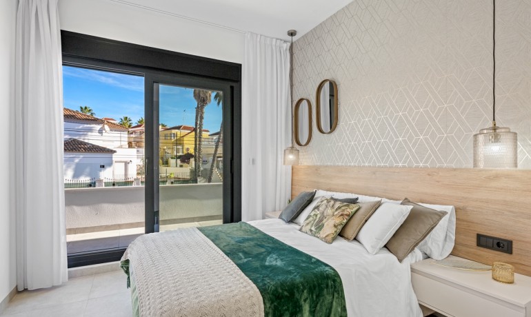 Herverkoop - Villa * -
Orihuela Costa* - Blue Lagoon*