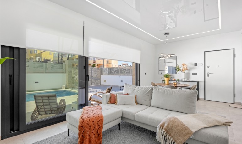 Herverkoop - Villa * -
Orihuela Costa* - Blue Lagoon*