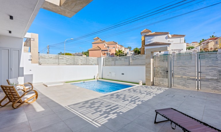 Herverkoop - Villa * -
Orihuela Costa* - Blue Lagoon*