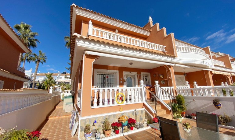 Herverkoop - Villa -
Cuidad Quesada* - Doña Pepa