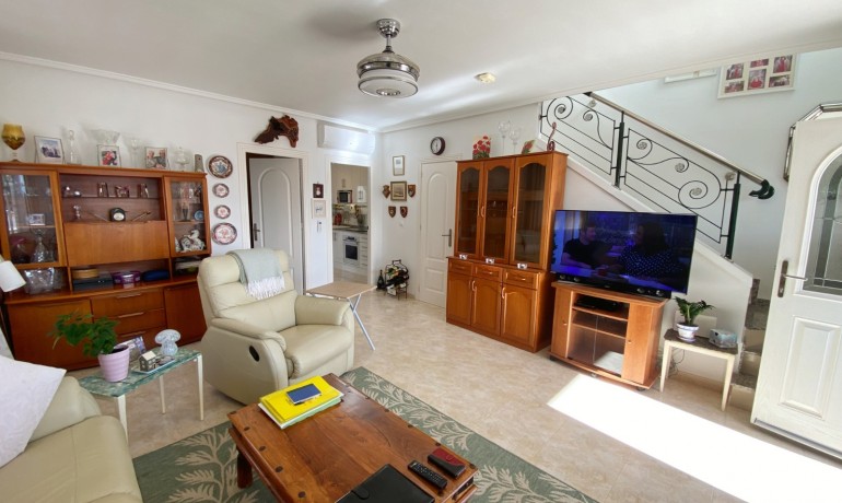 Herverkoop - Villa -
Cuidad Quesada* - Doña Pepa