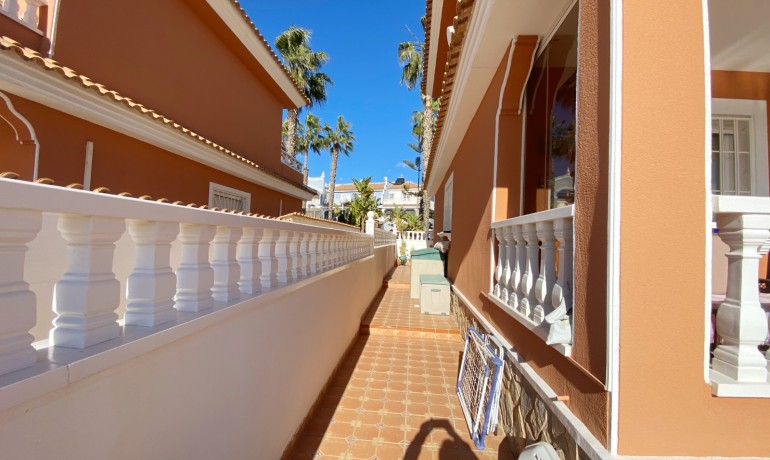 Herverkoop - Villa -
Cuidad Quesada* - Doña Pepa