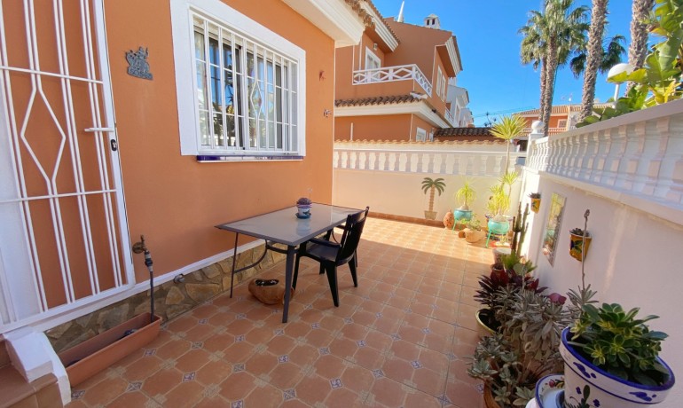 Herverkoop - Villa -
Cuidad Quesada* - Doña Pepa