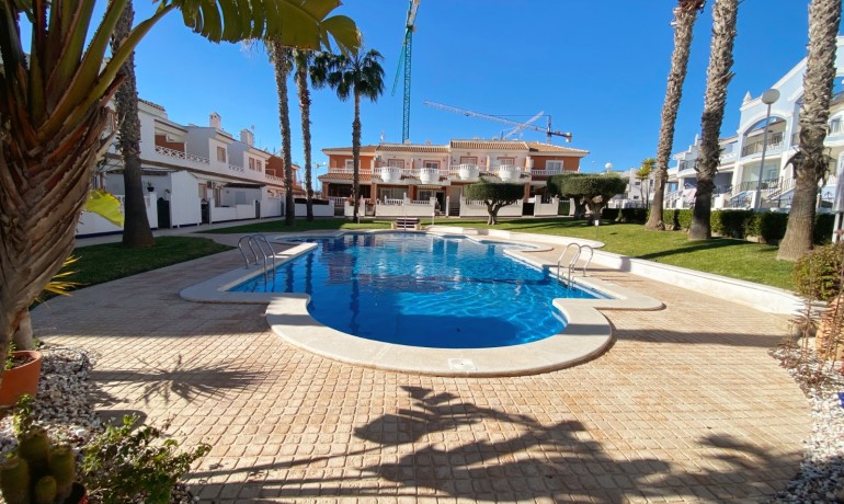 Herverkoop - Villa -
Cuidad Quesada* - Doña Pepa