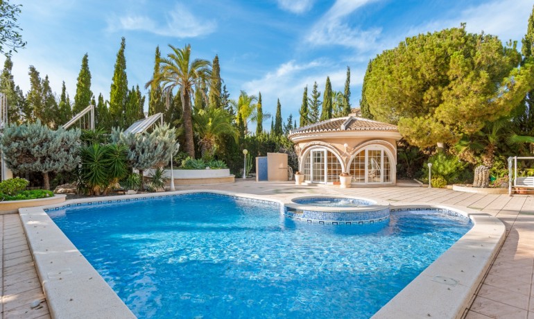 Herverkoop - Villa -
Cuidad Quesada* - Doña pepa