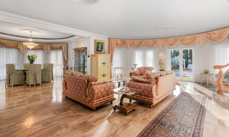 Herverkoop - Villa -
Cuidad Quesada* - Doña pepa