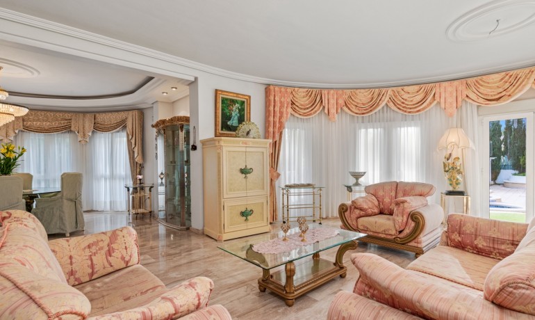 Herverkoop - Villa -
Cuidad Quesada* - Doña pepa