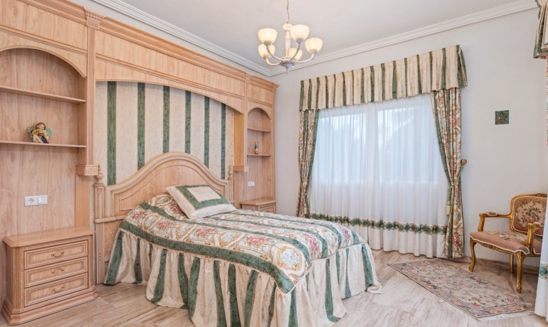 Herverkoop - Villa -
Cuidad Quesada* - Doña pepa