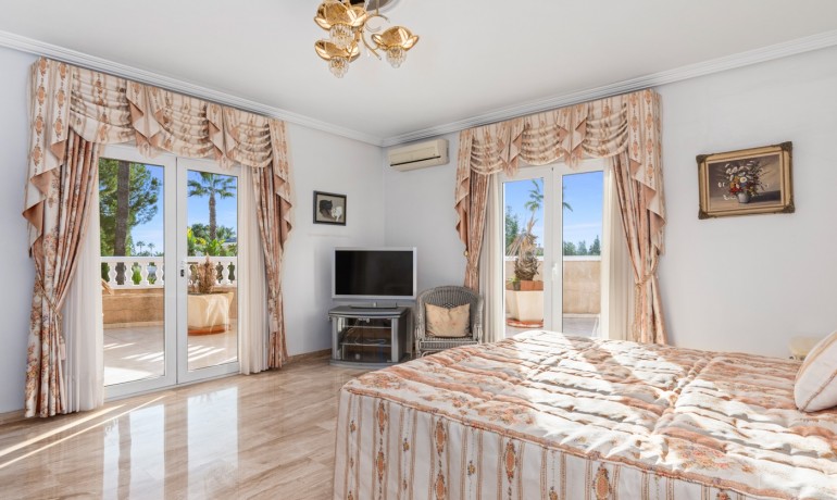 Herverkoop - Villa -
Cuidad Quesada* - Doña pepa