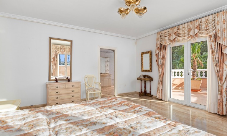 Herverkoop - Villa -
Cuidad Quesada* - Doña pepa