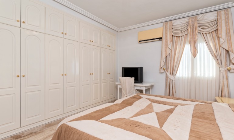 Herverkoop - Villa -
Cuidad Quesada* - Doña pepa