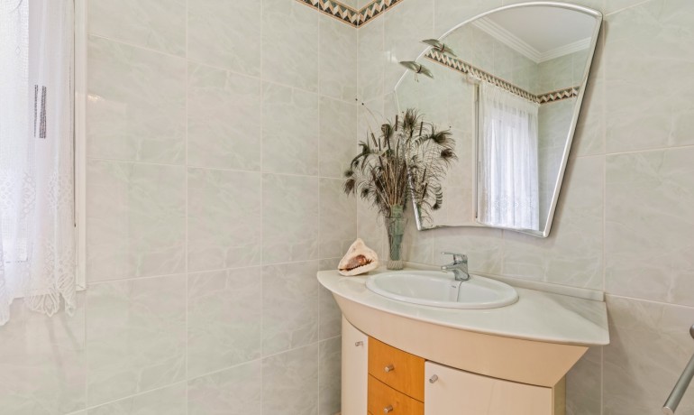 Herverkoop - Villa -
Cuidad Quesada* - Doña pepa