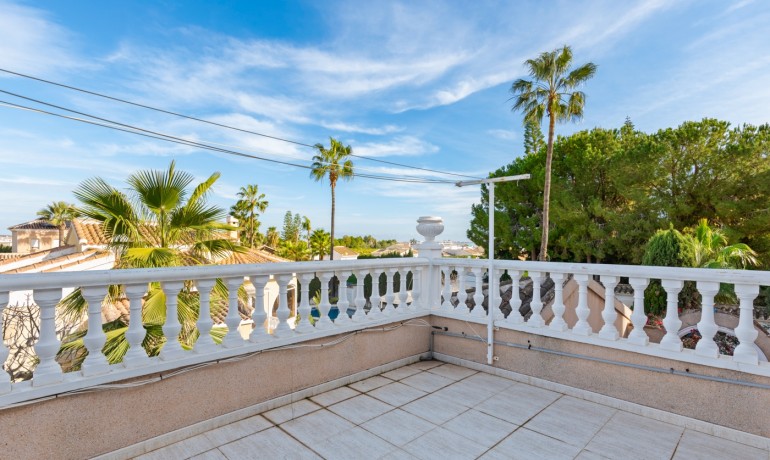 Herverkoop - Villa -
Cuidad Quesada* - Doña pepa