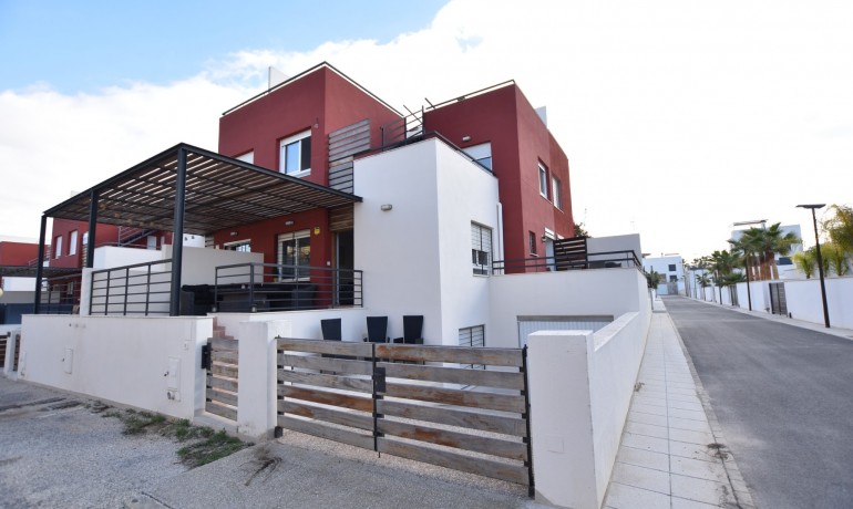 Herverkoop - Villa -
Algorfa - La Finca Golf Resort