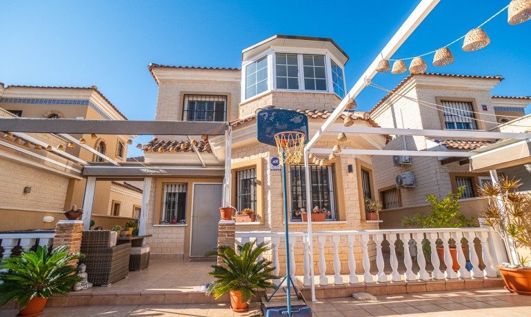 Herverkoop - Villa -
Guardamar del Segura* - El Raso