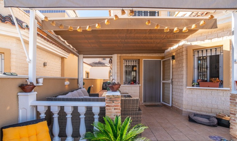 Herverkoop - Villa -
Guardamar del Segura* - El Raso