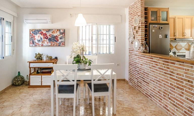 Herverkoop - Villa -
Guardamar del Segura* - El Raso