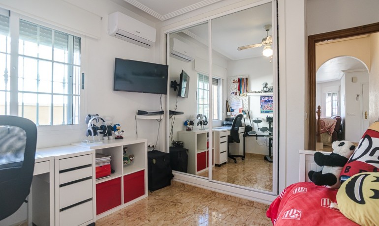 Herverkoop - Villa -
Guardamar del Segura* - El Raso