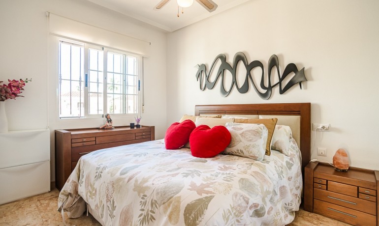 Herverkoop - Villa -
Guardamar del Segura* - El Raso