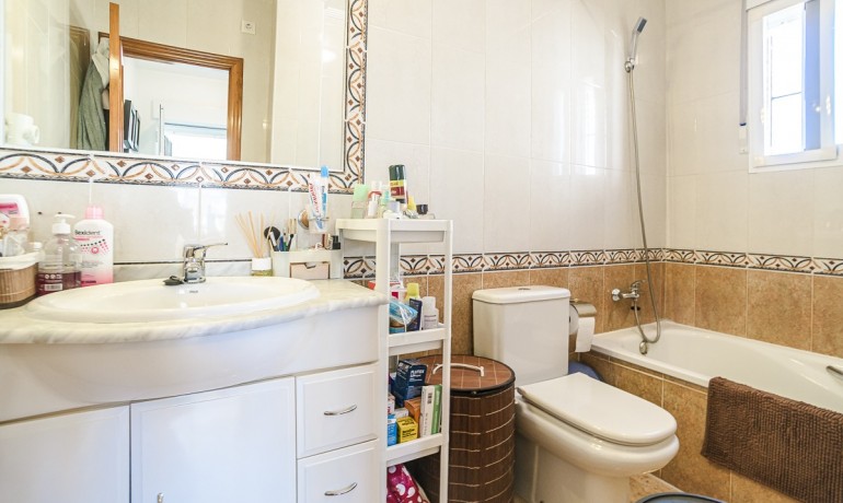 Herverkoop - Villa -
Guardamar del Segura* - El Raso