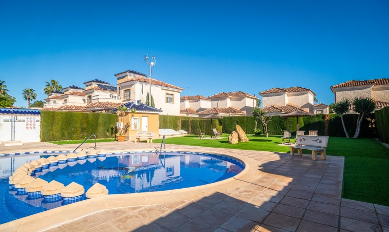 Herverkoop - Villa -
Guardamar del Segura* - El Raso