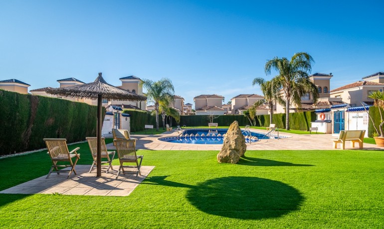 Herverkoop - Villa -
Guardamar del Segura* - El Raso