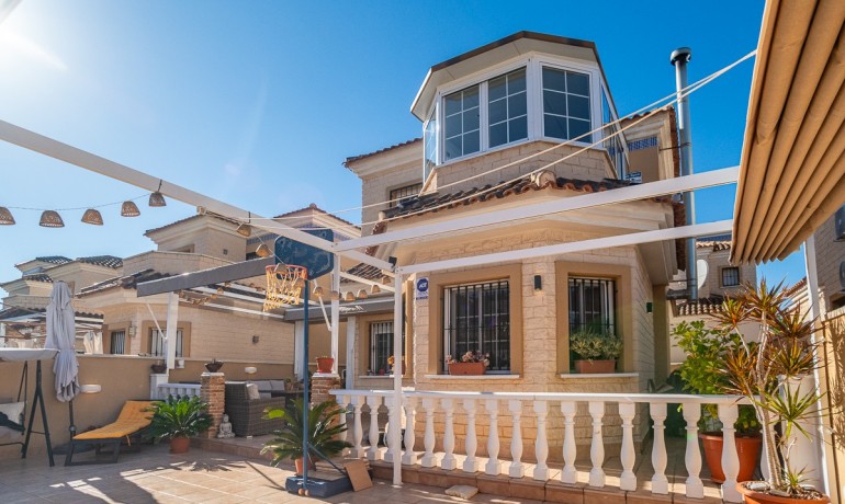 Herverkoop - Villa -
Guardamar del Segura* - El Raso