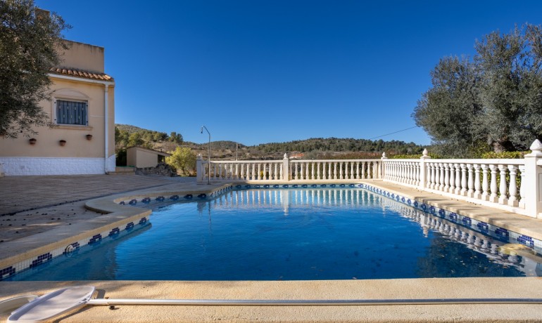 Sale - Finca Country Property -
La Zarza