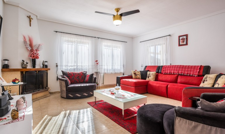 Sale - Finca Country Property -
La Zarza