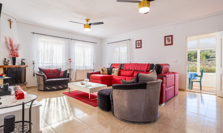 Sale - Finca Country Property -
La Zarza