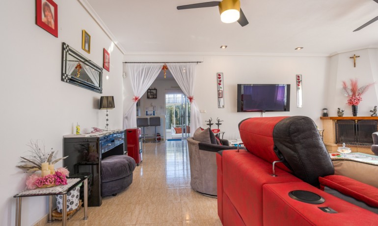 Sale - Finca Country Property -
La Zarza