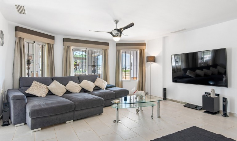 Venta - Finca -
Catral*