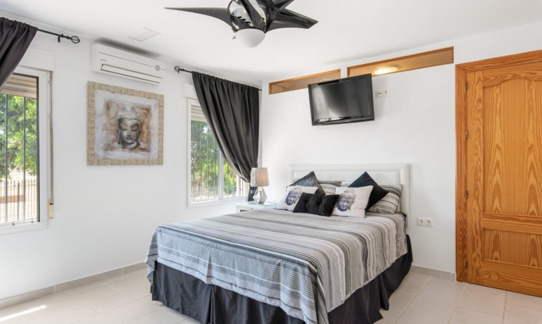 Venta - Finca -
Catral*