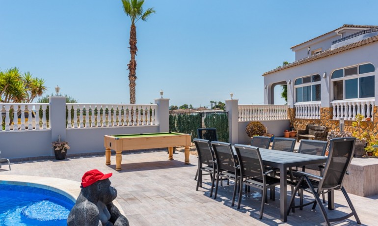 Venta - Finca -
Catral*