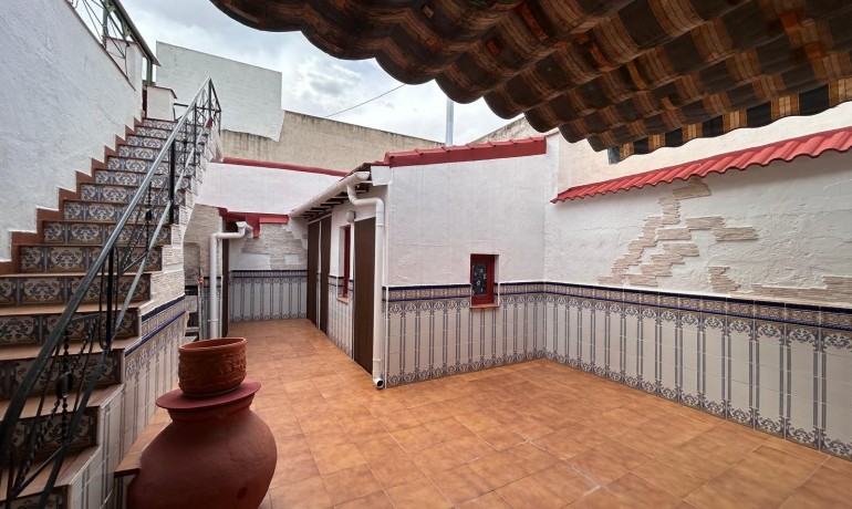 Sale - House -
Jacarilla