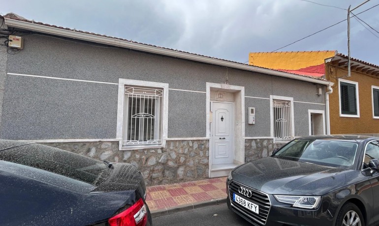 Sale - House -
Jacarilla