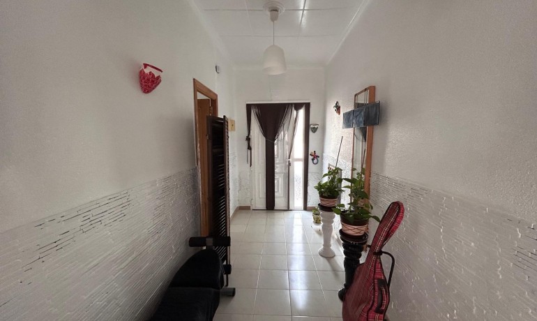 Sale - House -
Jacarilla