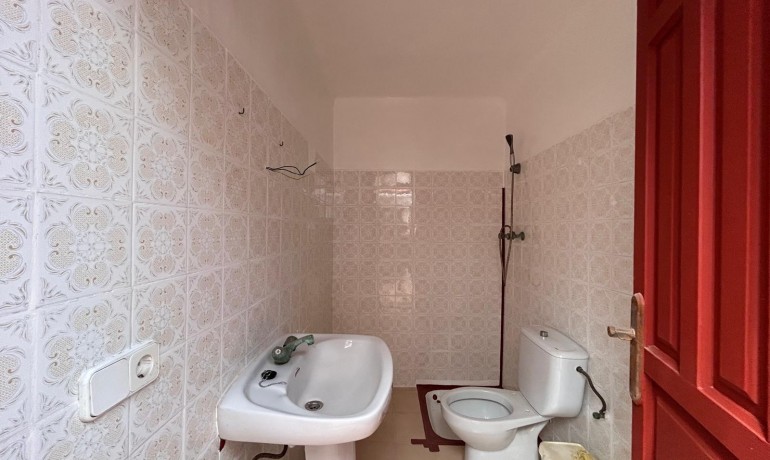 Sale - House -
Jacarilla